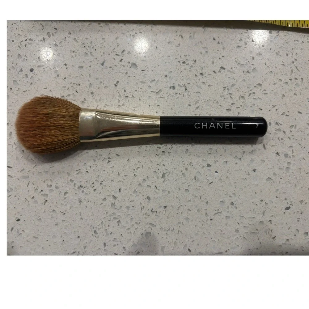 Chanel No 7 Travel Tapered Powder Brush Black Gold Makeup Tool